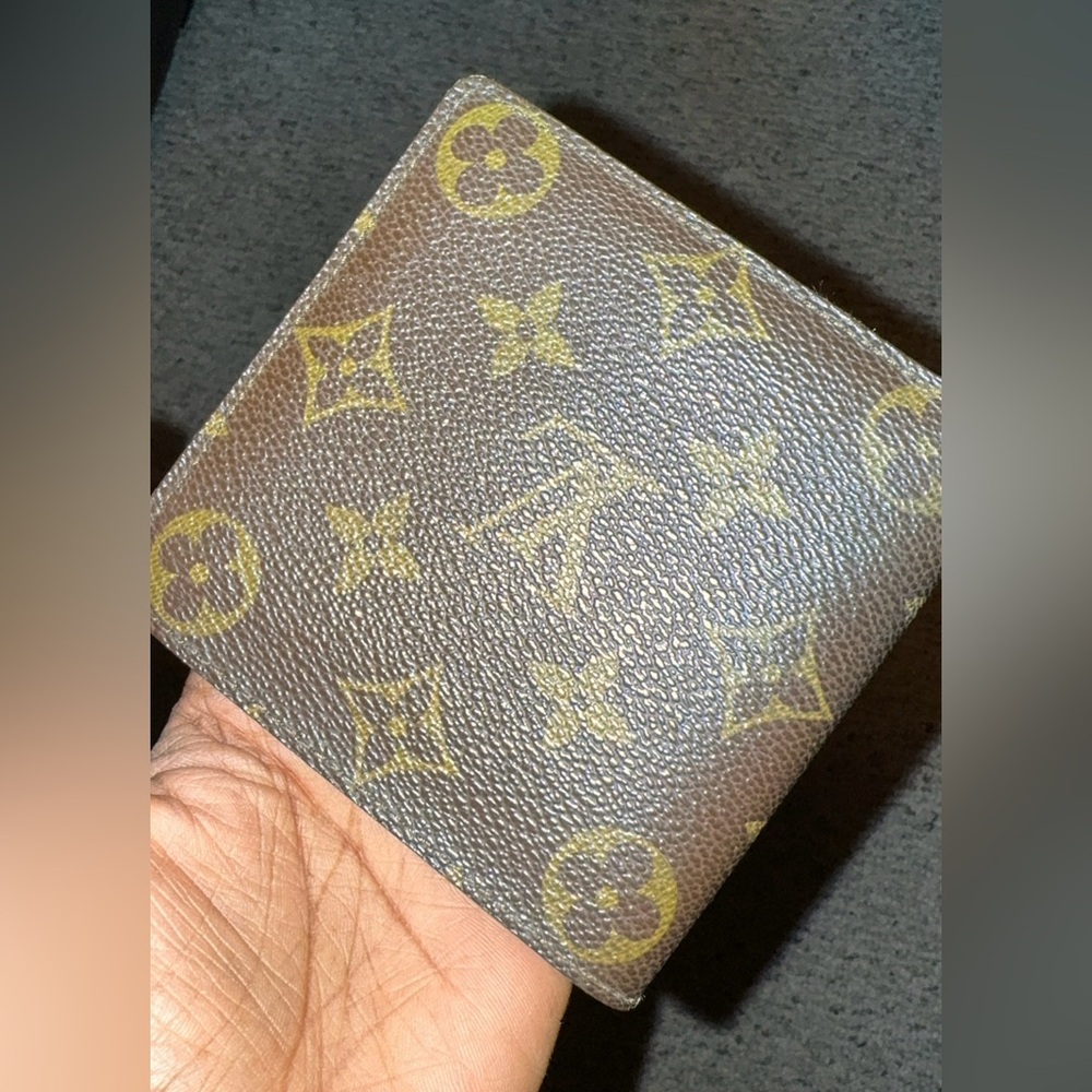 Authentic Luxury Men’s Wallet SOLD❌❌❌❌❌❌ - Picture 2 of 6